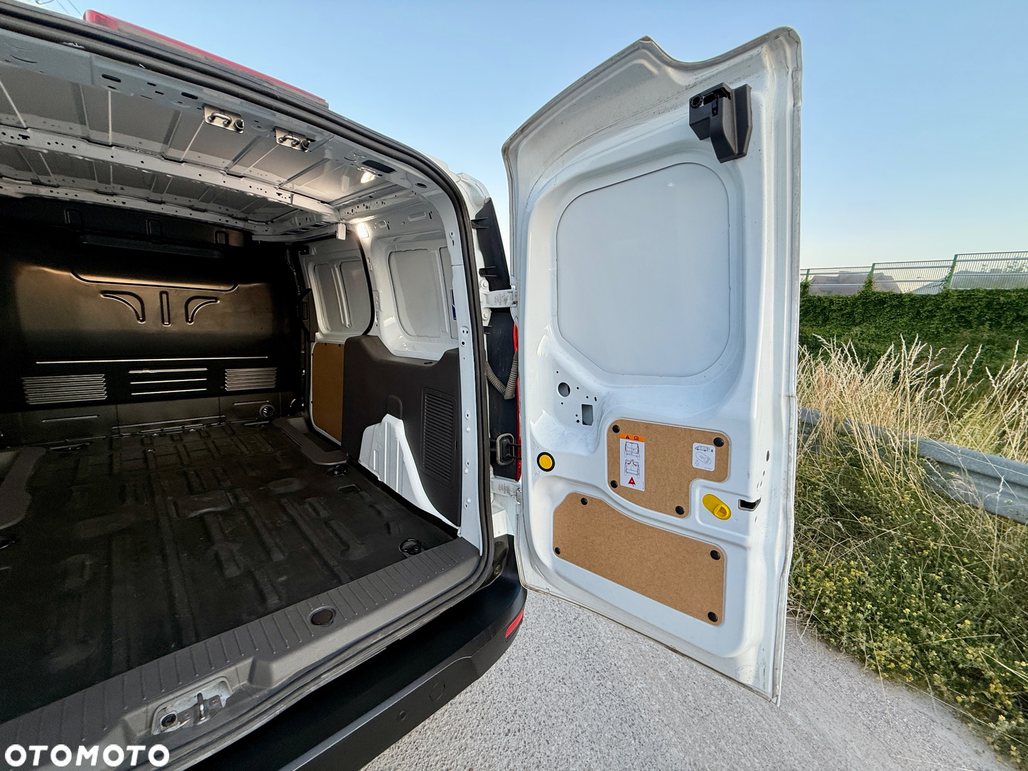 Ford Transit Connect - 11