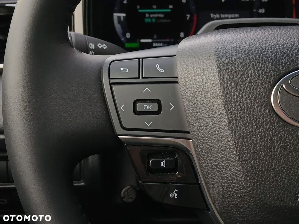 Toyota Camry - 23