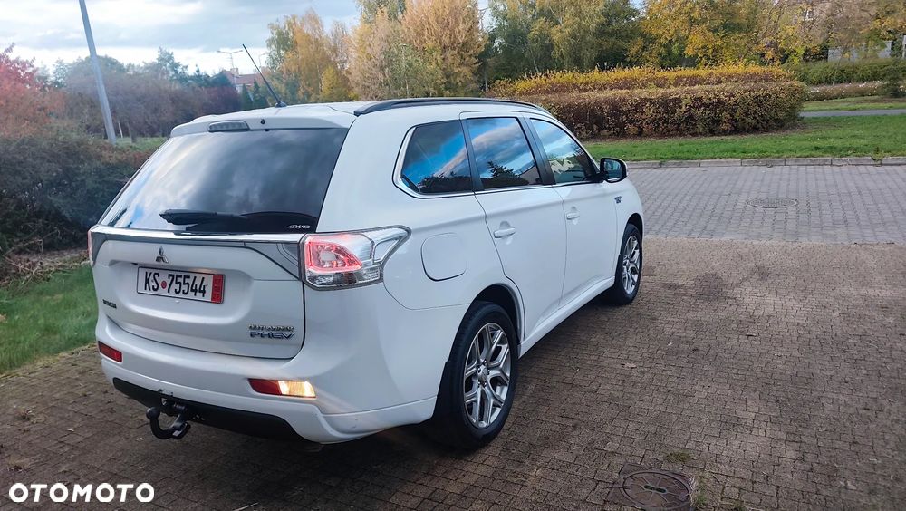 Mitsubishi Outlander 2.0 4WD Top - 9