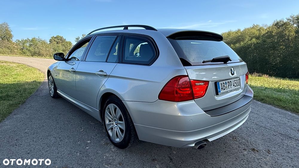 BMW Seria 3 320d xDrive - 29