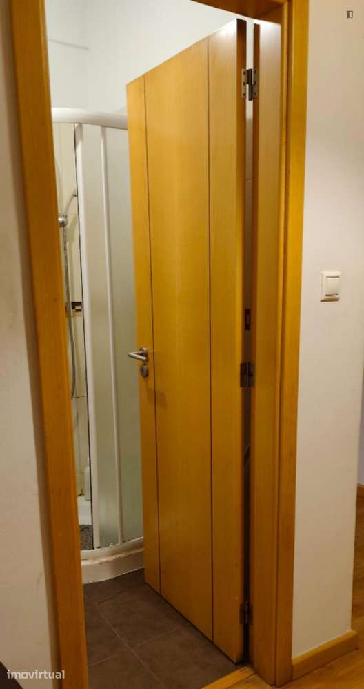 Quarto - localizado em Linda-a-Velha Lisbon - Grande imagem: 3/16