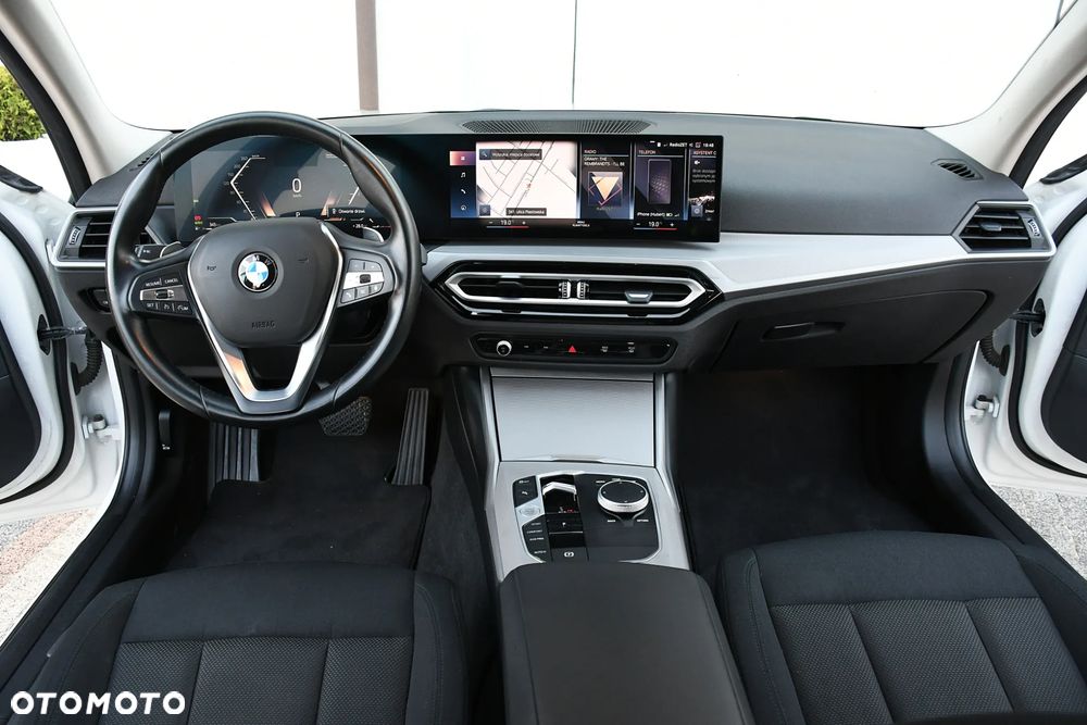 BMW Seria 3 318d mHEV - 25