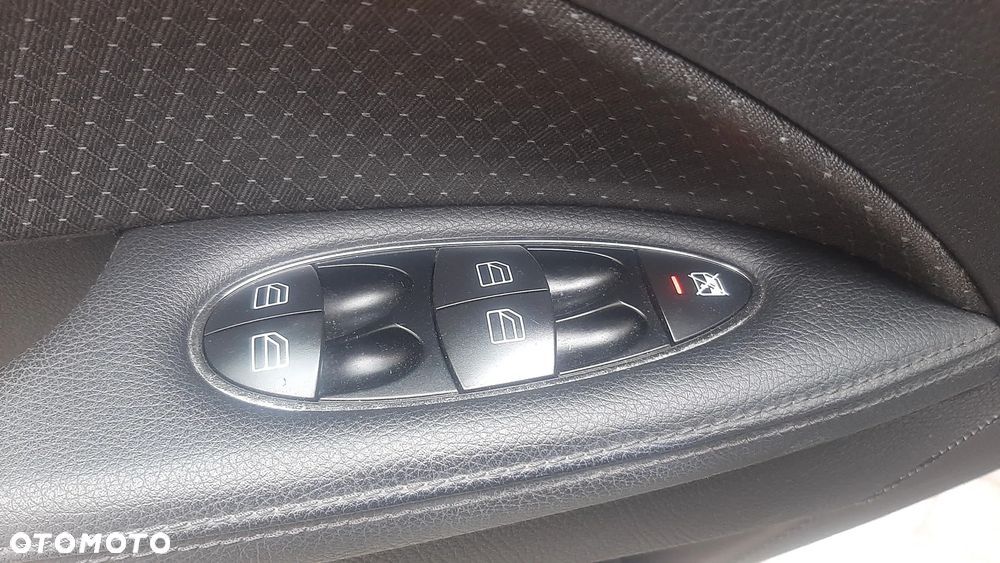 Mercedes-Benz Klasa E 200 Kompressor Automatik Elegance - 30