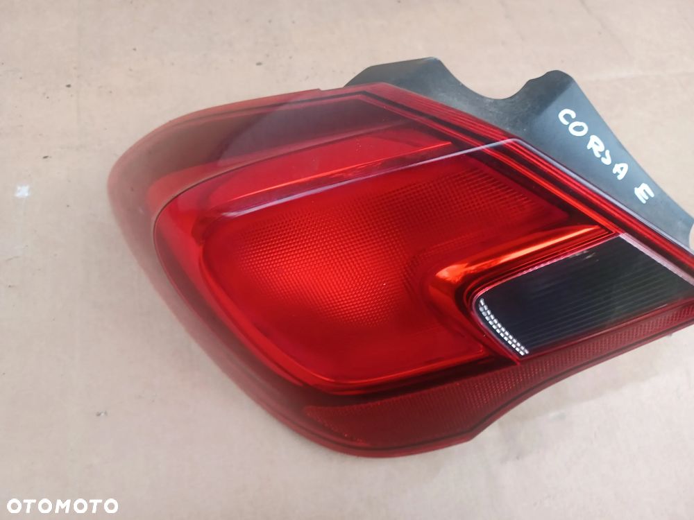 LAMPA TYLNA LEWA OPEL CORSA E 3D - 4