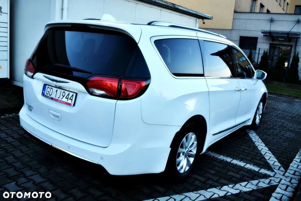 Chrysler Pacifica - 19