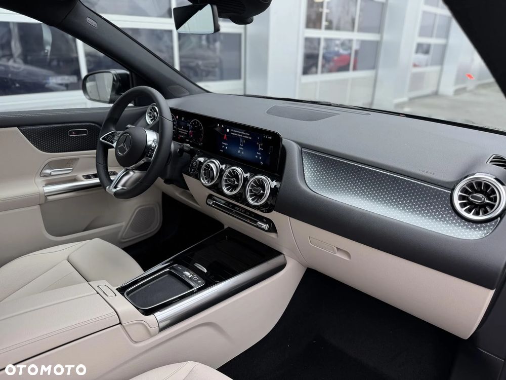 Mercedes-Benz GLA 200 Progressive - 17