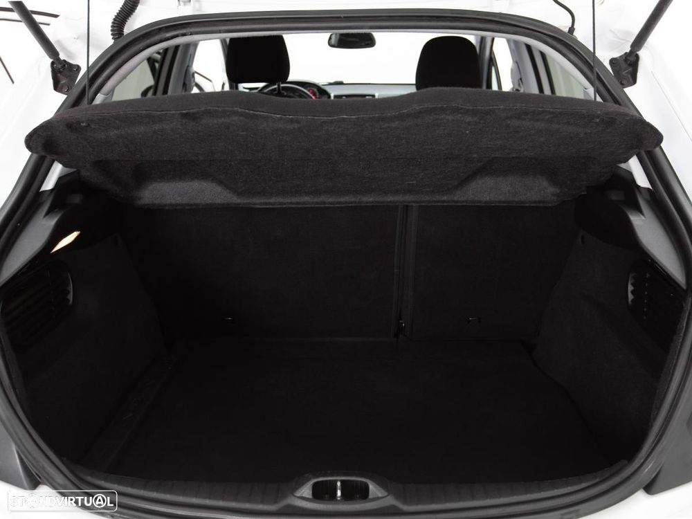Peugeot 208 - 11