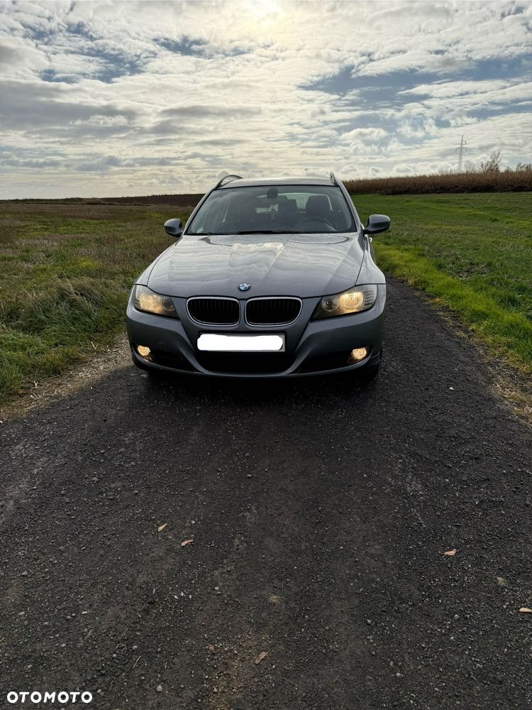BMW Seria 3 318d Touring - 3
