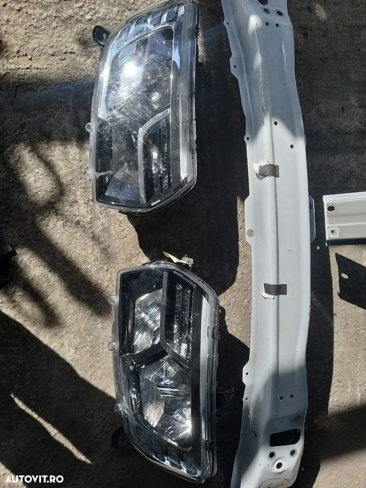 Vand Fata Completa pentru Dacia Sandero 2 an dupa 2019 , 1.0 Beznina, Alb - 5