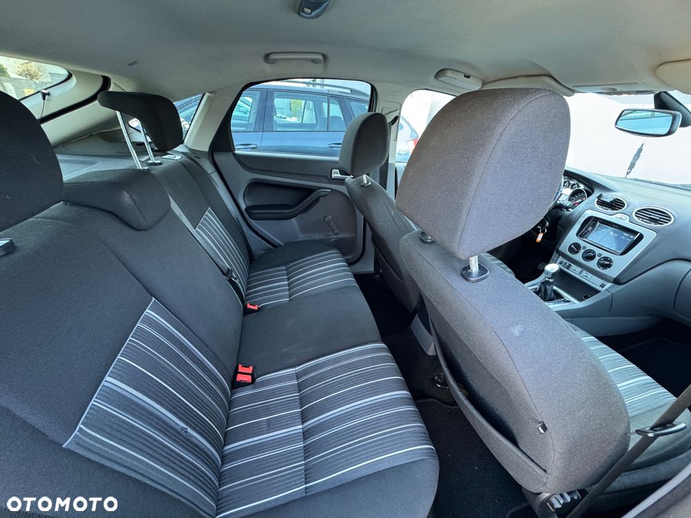 Ford Focus 1.8 Style+ - 29