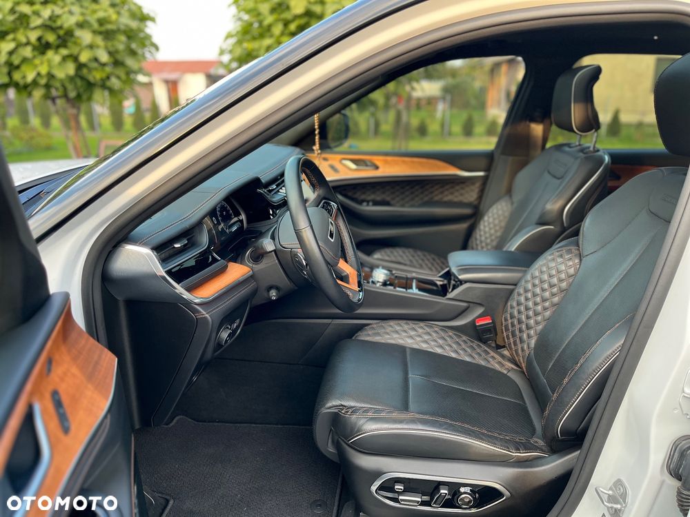 Jeep Grand Cherokee - 28