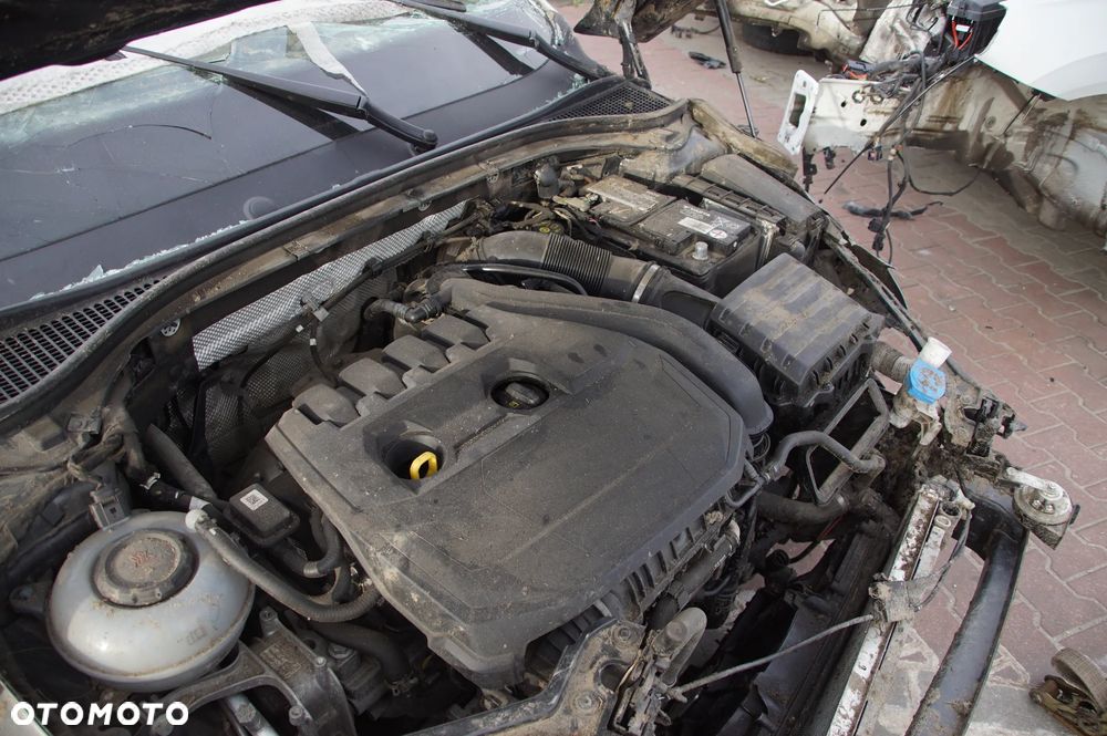 Auto na części - Skoda Superb III Lift 1.5 TSI 150 KM DPCA UEU LF7M 2021R Silnik Skrzynia Drzwi Szyba Lampa Klamka Deska Kokpit Sterownik Moduł Licznik Wyświetlacz Kierownica - 17