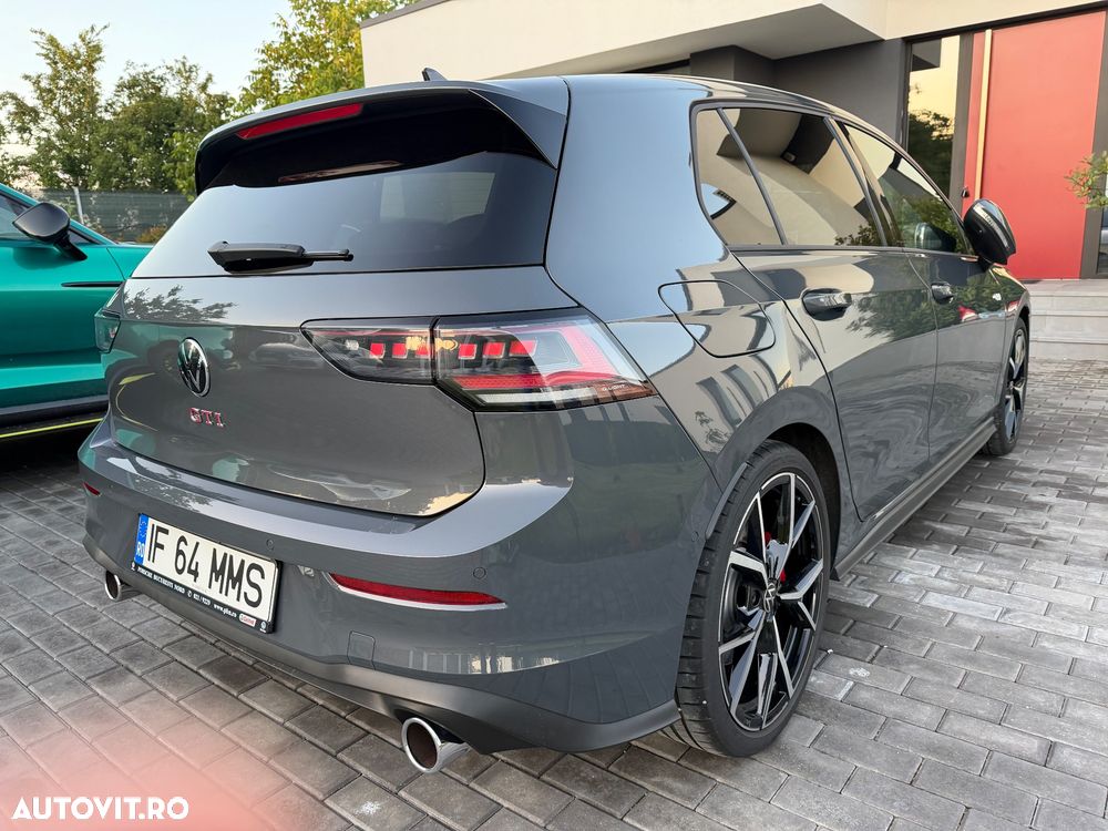 Volkswagen Golf - 10