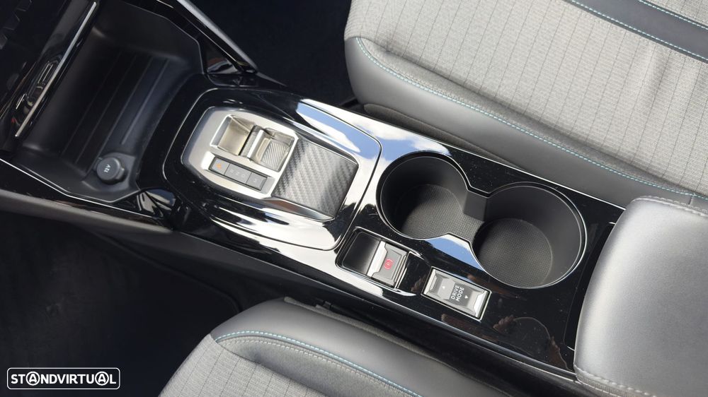 Peugeot 2008 1.2 PureTech Allure Pack EAT8 - 27