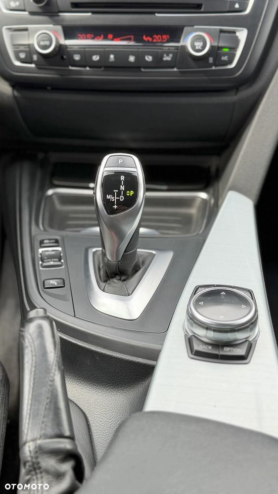 BMW Seria 3 330d xDrive Sport-Aut Luxury Line - 7
