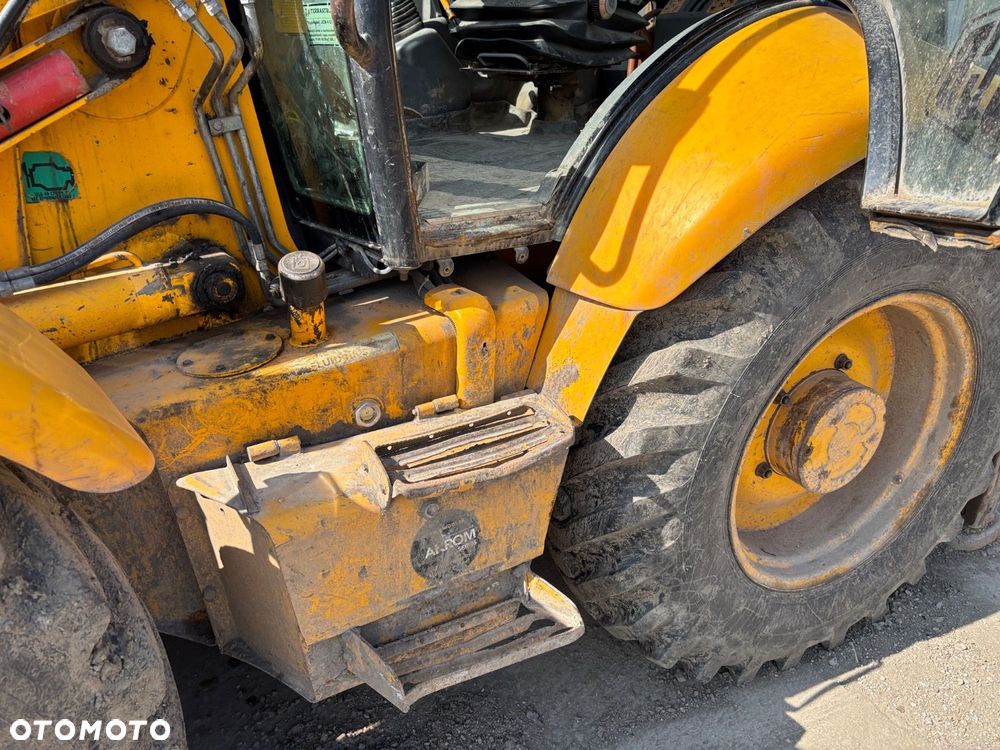 JCB 4Cx 4X4 - 11