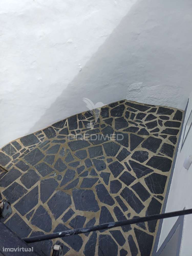 Moradia composta de 2 Apartamentos T1 Remodelados - Grande imagem: 3/14