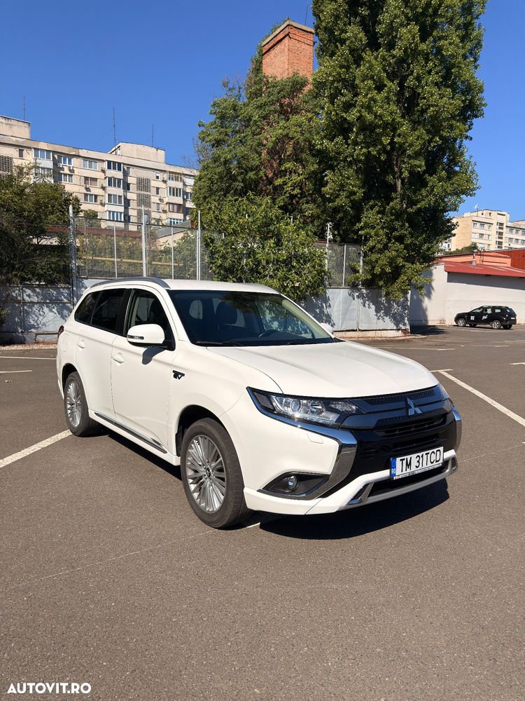 Mitsubishi Outlander 2.4 4WD - 6