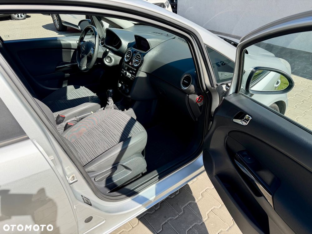 Opel Corsa 1.4 16V Edition - 11