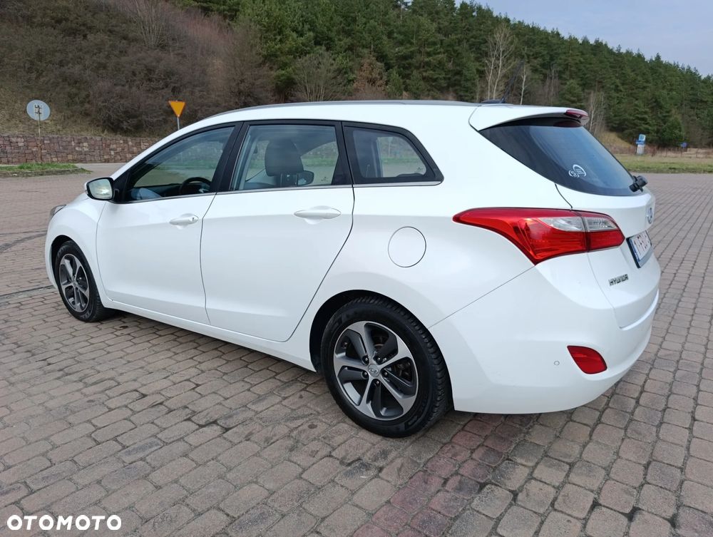 Hyundai i30 blue Kombi 1.6 GDi Style - 9