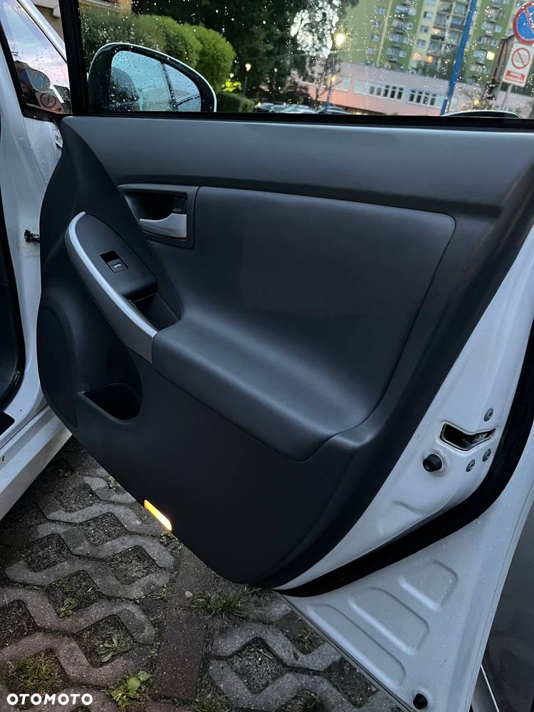 Toyota Prius - 10