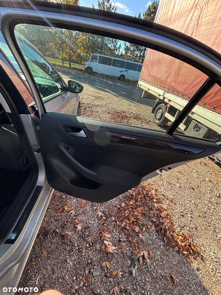 Volkswagen Jetta - 32