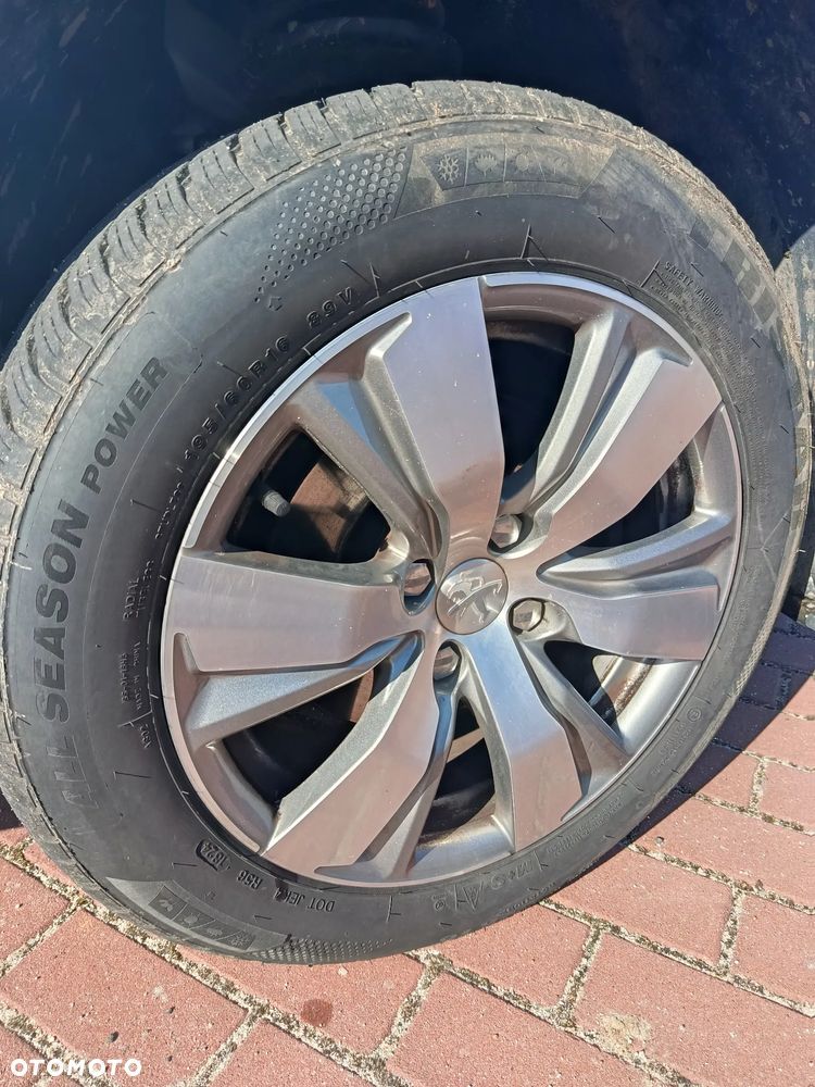 Peugeot 2008 1.2 Pure Tech Style S&S - 15