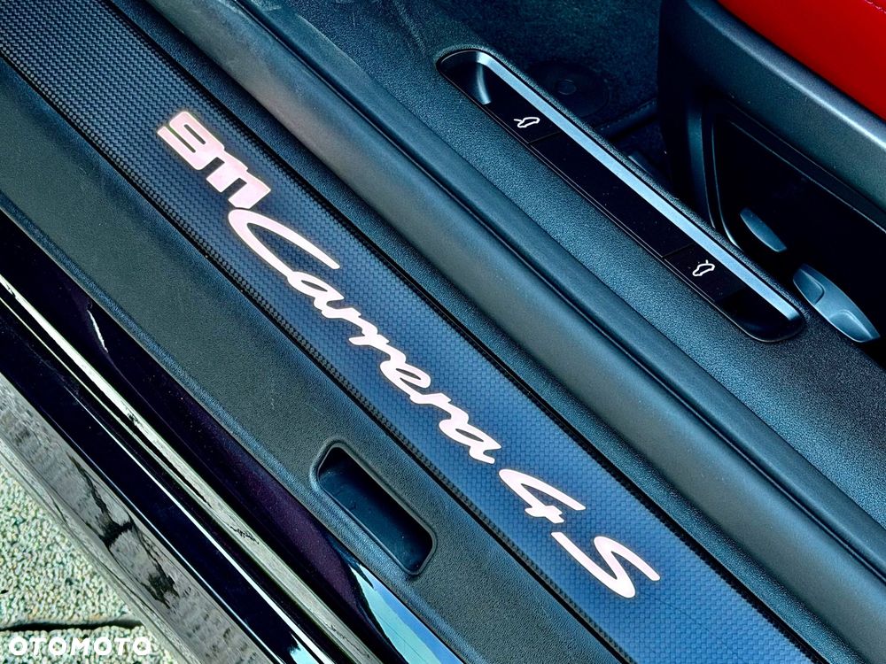 Porsche 911 Carrera 4S - 18