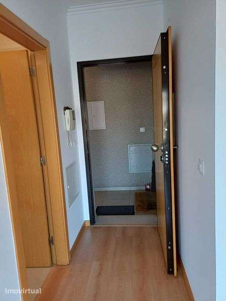 Apartamento T0 C/ Garagem Fórum de Coimbra/Portugal dos Pequenitos - Grande imagem: 2/12