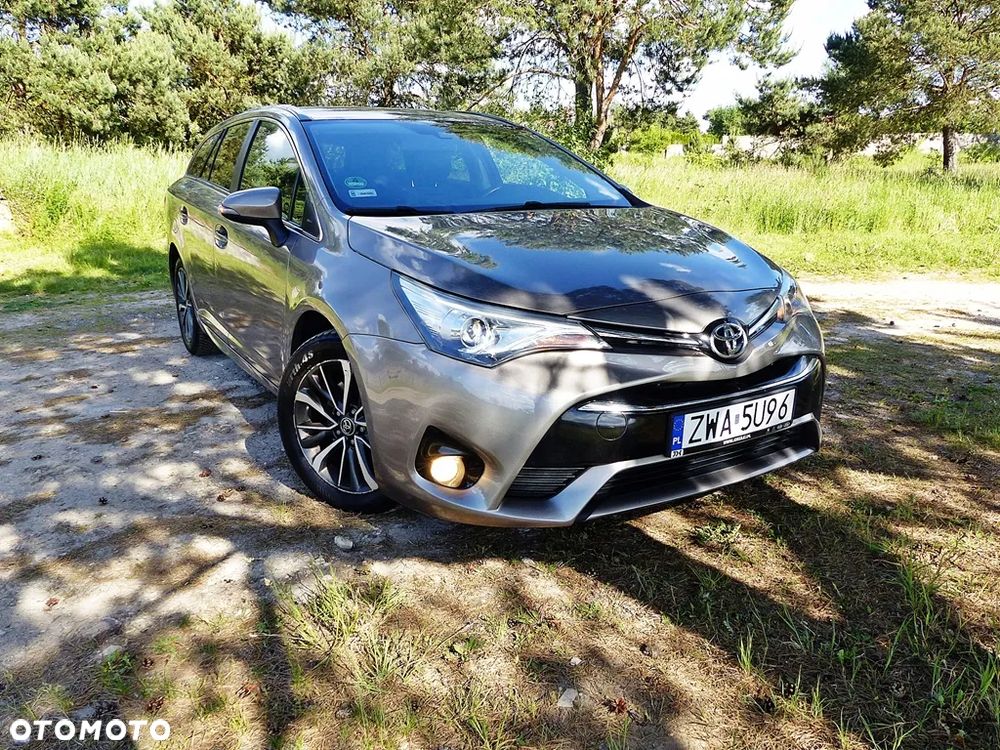 Toyota Avensis 2.0 D-4D Premium - 4