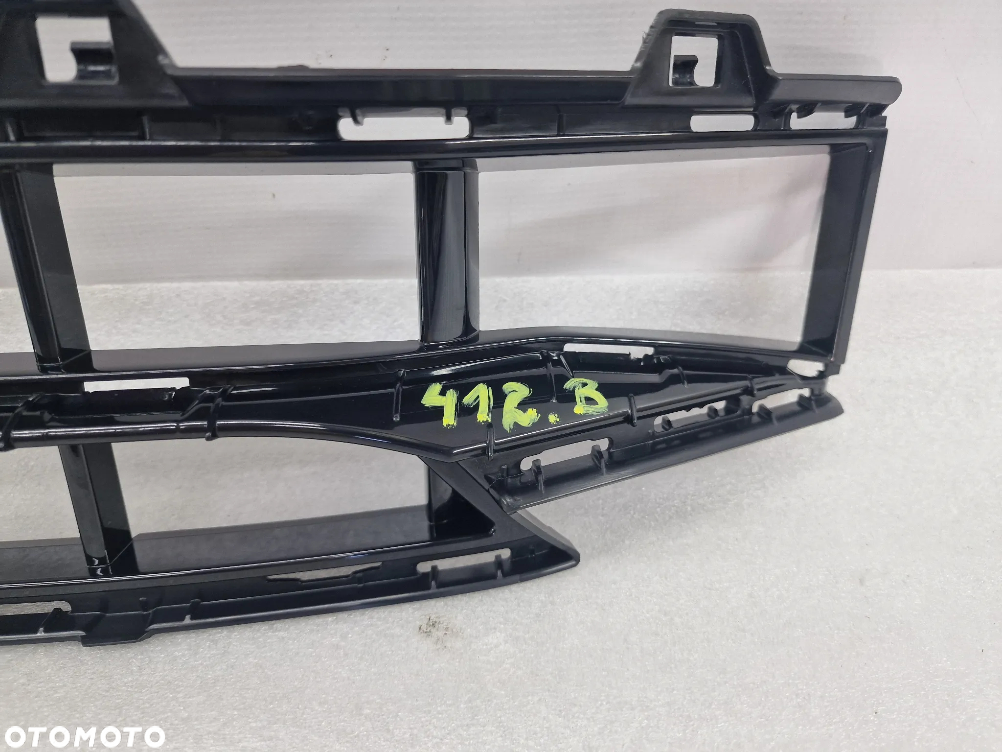 BMW 1 F40 SPORT 19- KRATKA ŚRODKOWA ZDERZAKA PRZEDNIEGO PRZÓD , NR 511117462937 / 17462937 / 211636 / 51117462936 / 7462936 ,  NR AUKCJI KR412 - 16