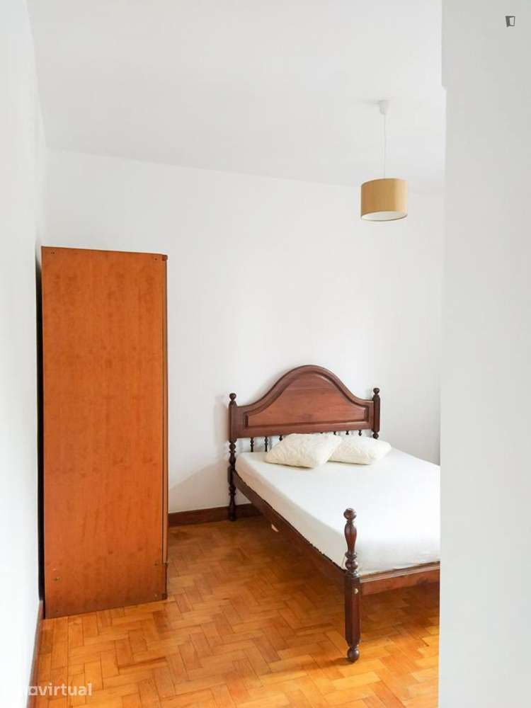 Quarto - localizado em Paranhos Porto - Grande imagem: 2/9