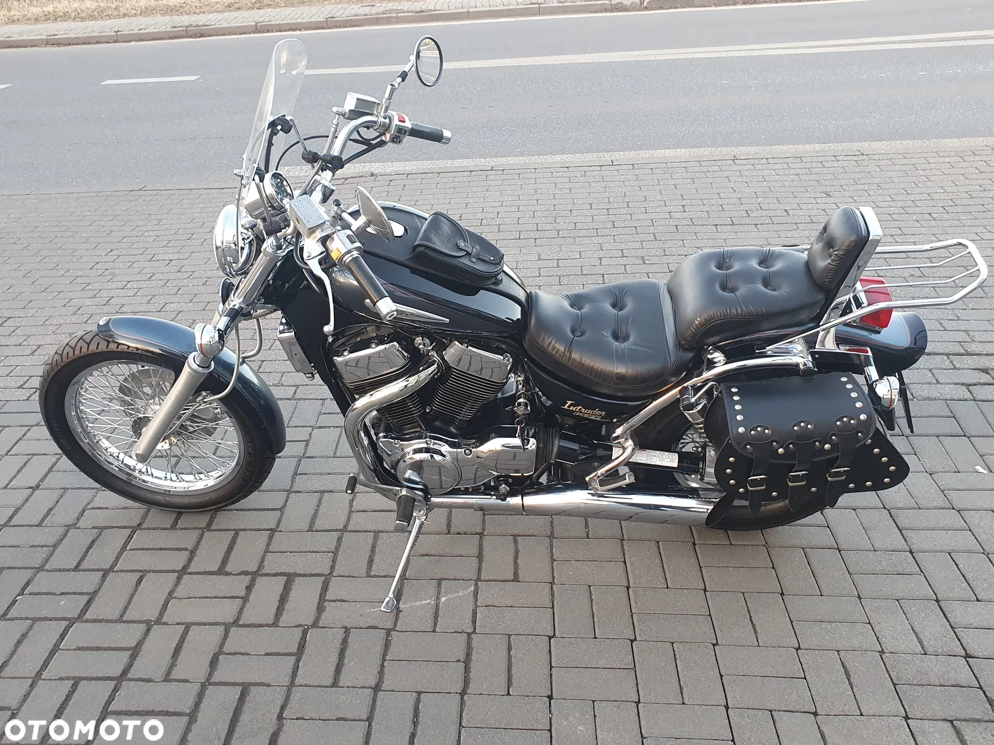 Suzuki Intruder - 8