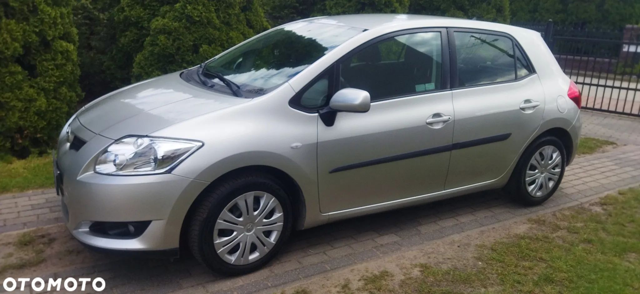 Toyota Auris 1.6 VVT-i Sol - 1