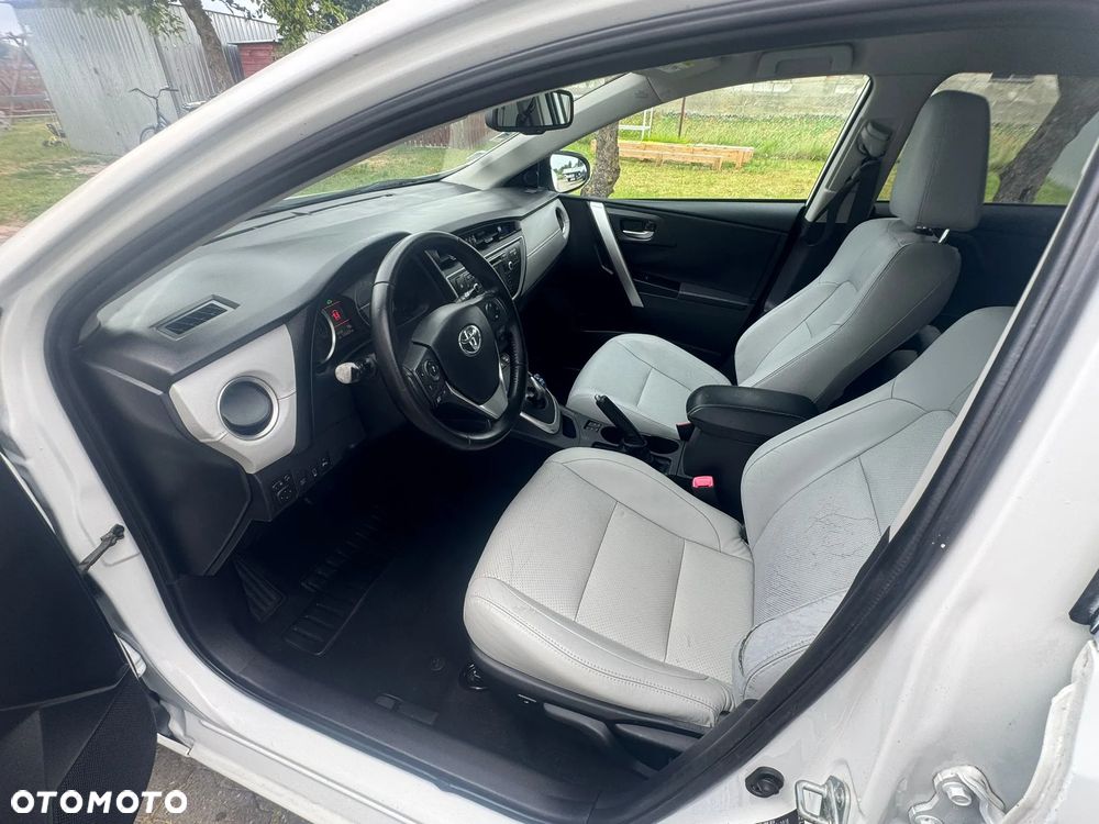 Toyota Auris - 16