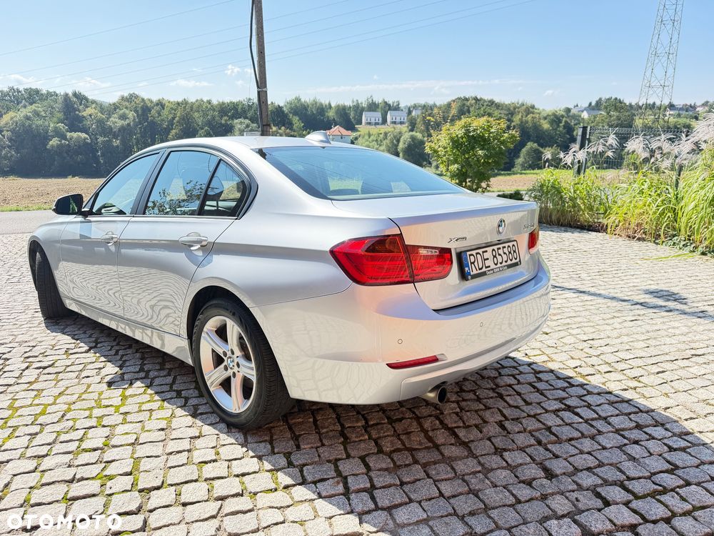 BMW Seria 3 320i xDrive - 4