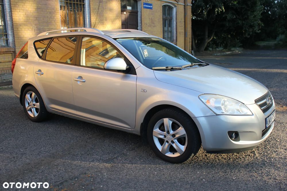 Kia Ceed - 10