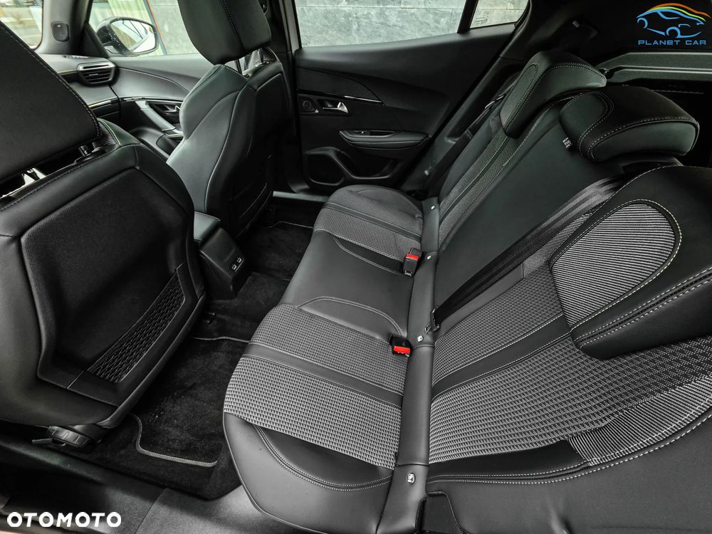 Peugeot 2008 PureTech 130 EAT8 GT - 14