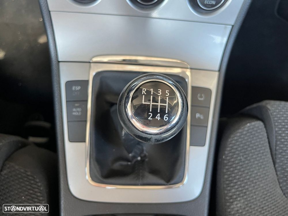 VW Passat 2.0 TDI Highline - 25