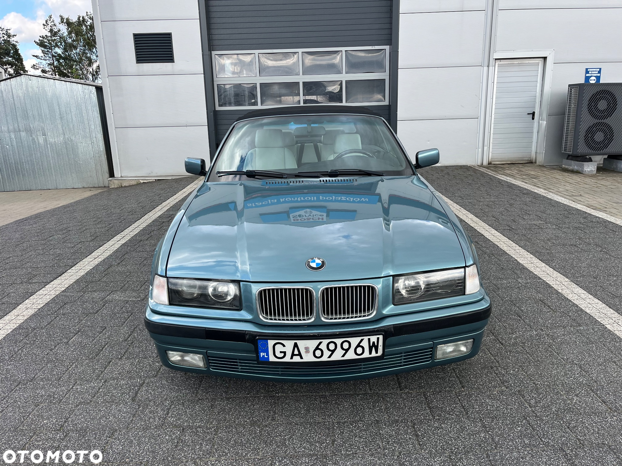 BMW Seria 3 318i Cabriolet - 34