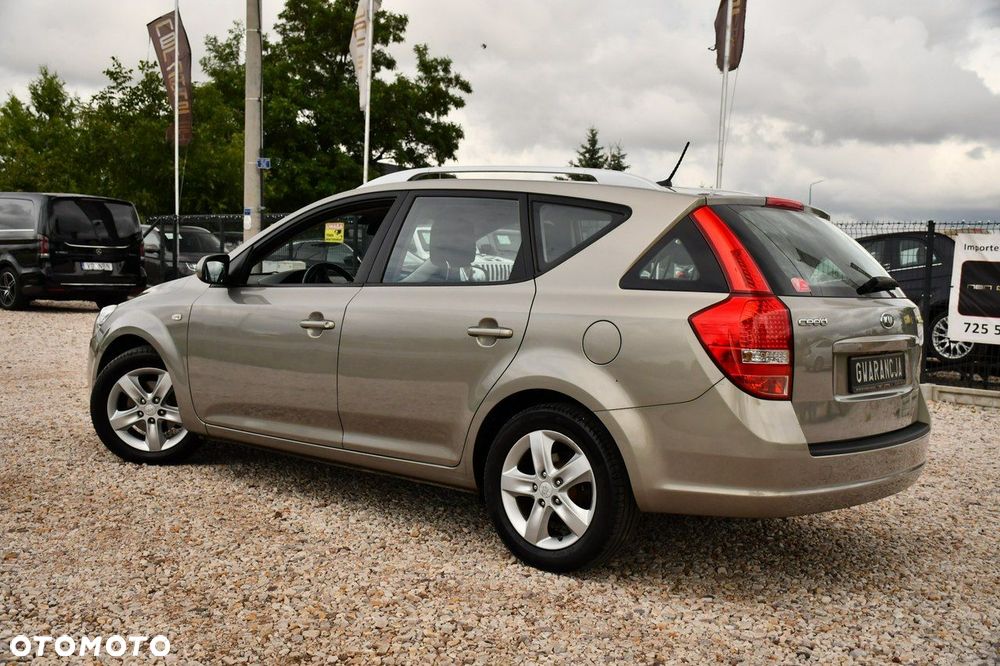 Kia Ceed - 16