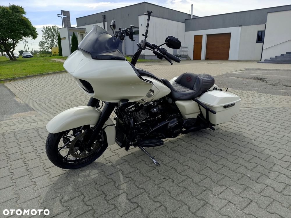 Harley-Davidson Touring Road Glide - 2