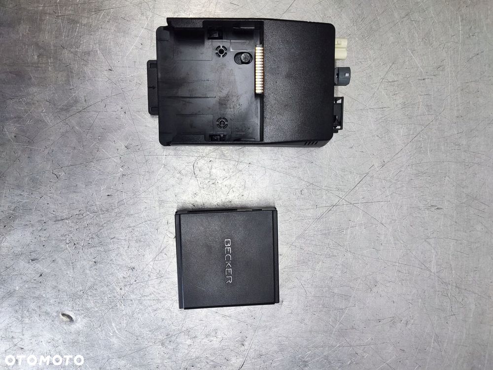 MERCEDES C KLASA W204 MODUŁ NAWIGACJI BECKER UCHWYT A1728100011 A1669008808 - 8