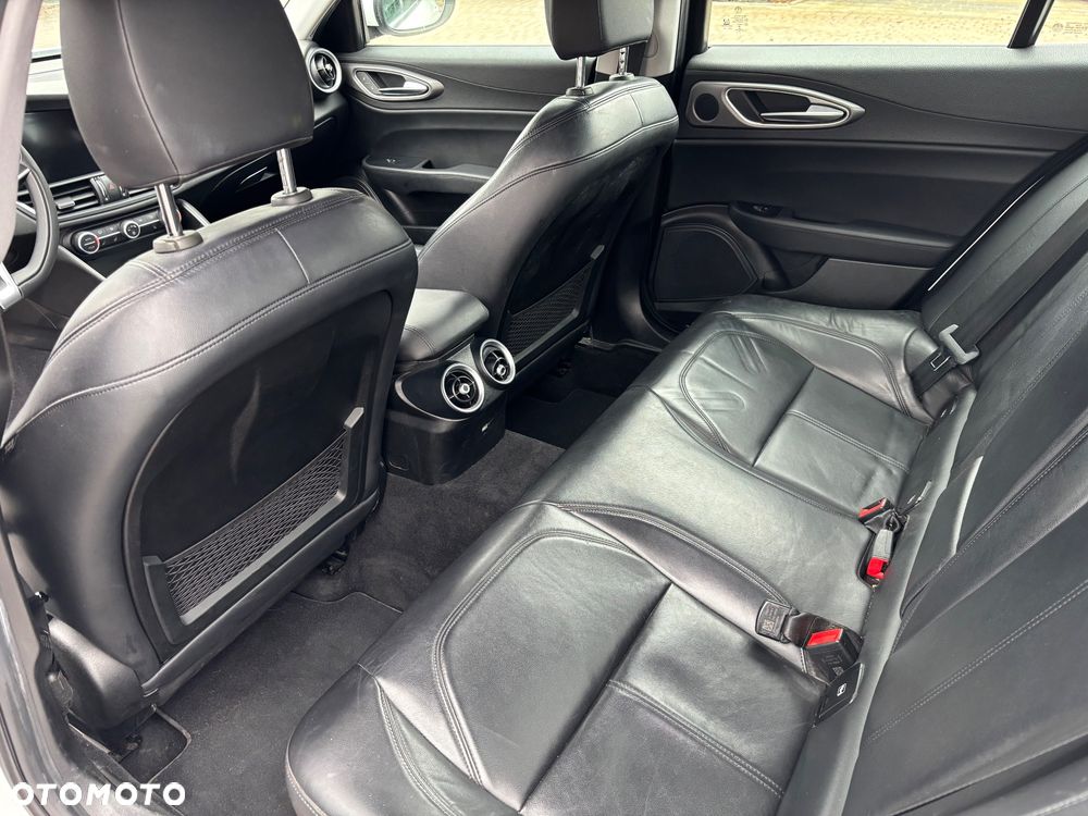Alfa Romeo Giulia 2.2 D Turbo Super - 7
