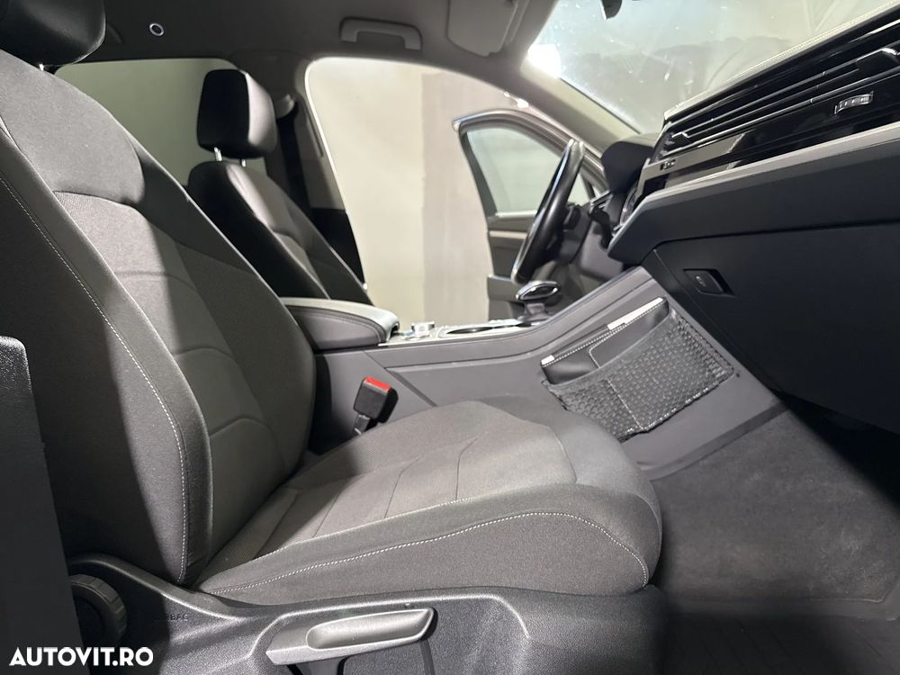 Volkswagen Touareg - 12