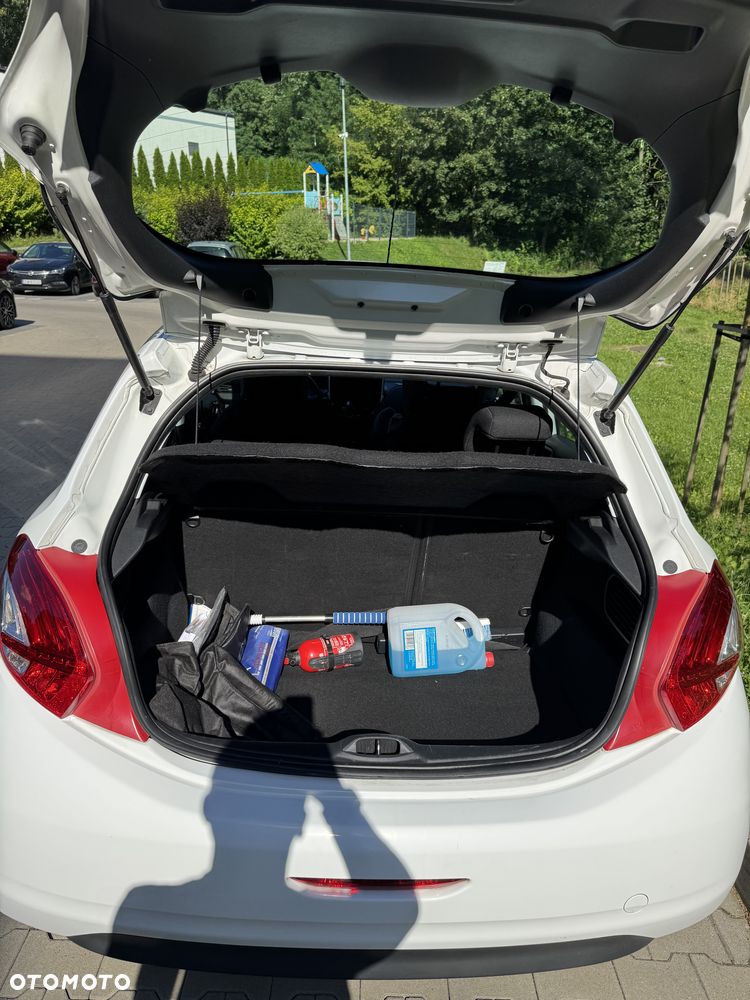 Peugeot 208 - 15