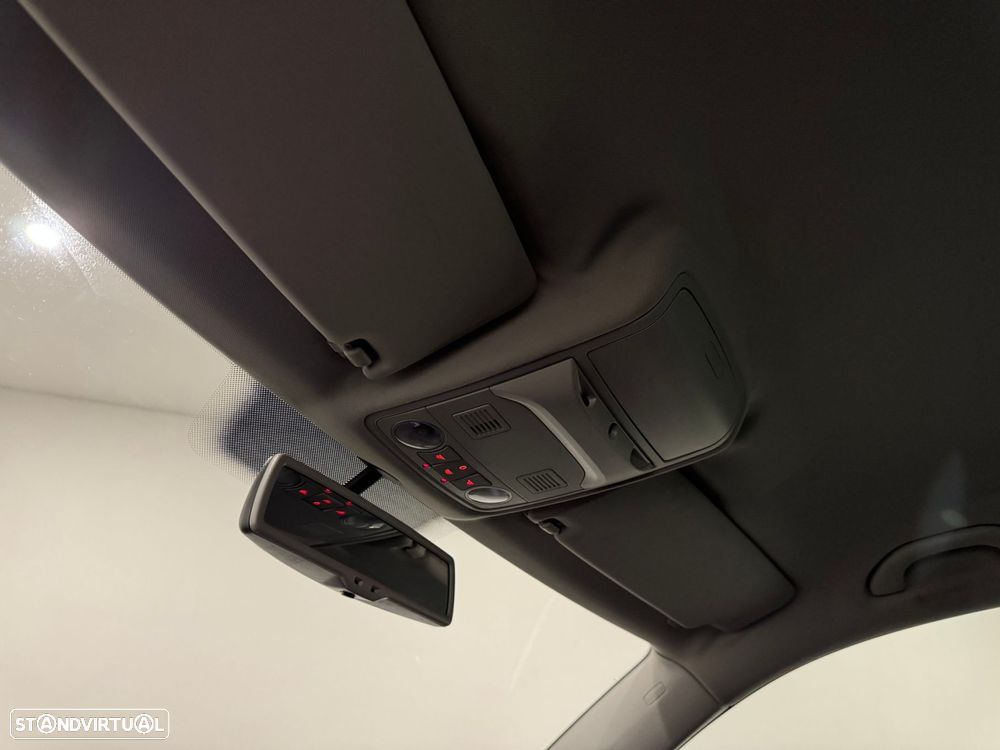 VW Tiguan 2.0 TDi Sport BlueMotion - 45