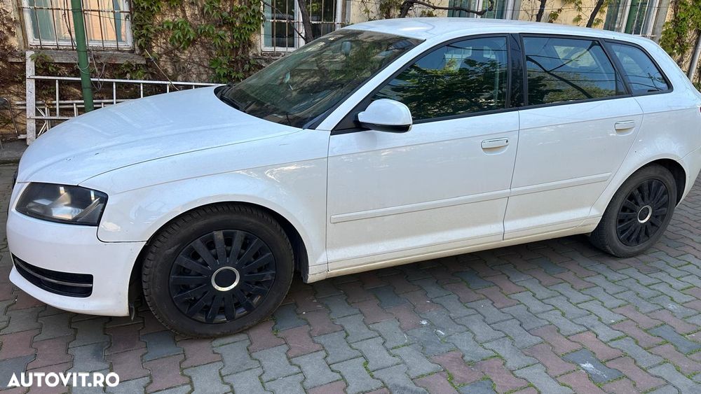 Audi A3 Sportback 1.6 TDI DPF Ambiente - 1