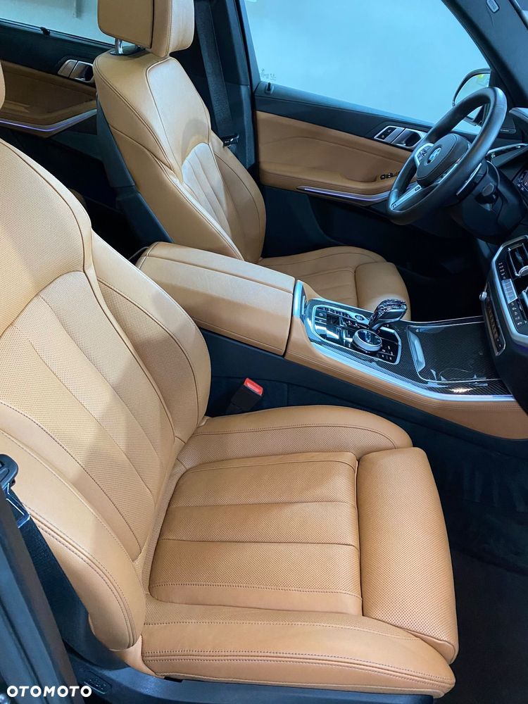 BMW X5 M M50i - 9