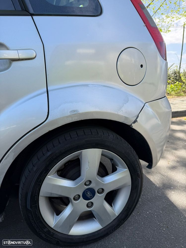 Ford Fiesta 1.4 TDCI Ghia - 12
